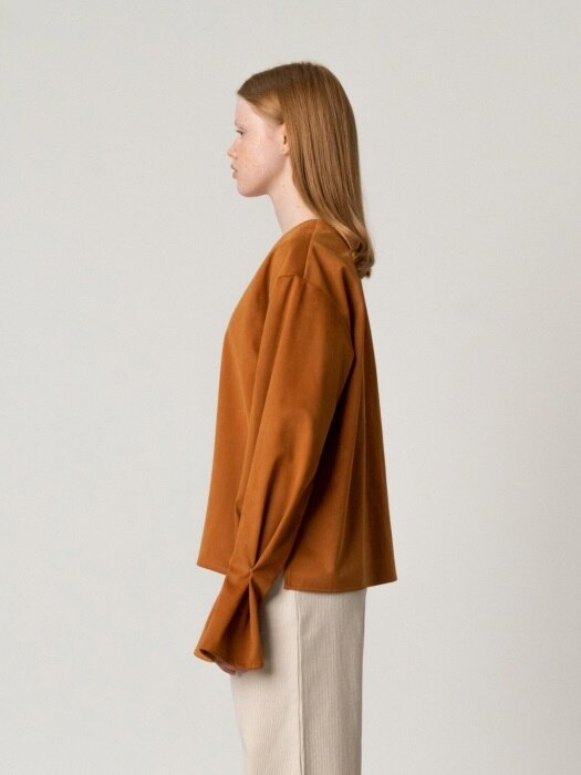 R BELL SLEEVE ECO SUEDE TOP