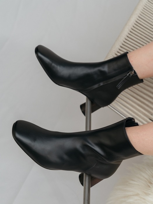 SQUARE ANKLE BOOTS D9F05BK