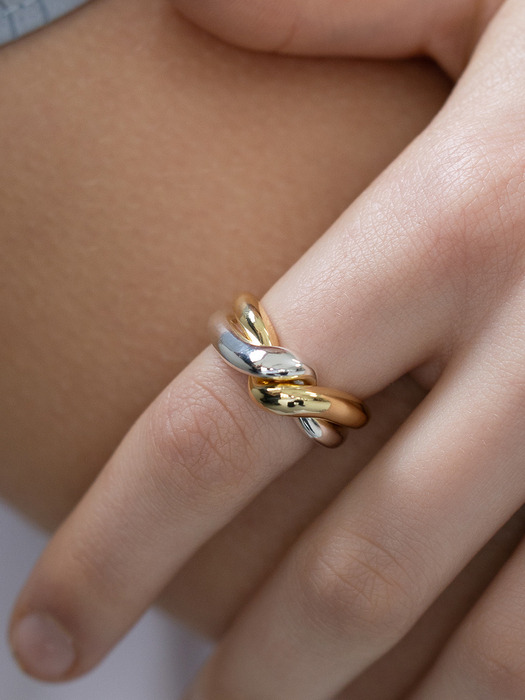 CROSS TWIST RING CR0454