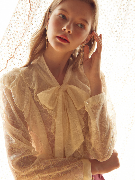 AMR1017 vienna blouse (ivory)