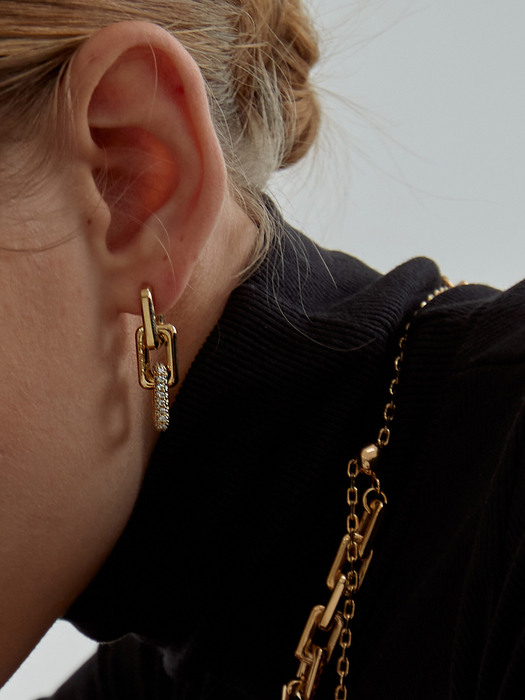 D BOLD PAVE CHAIN EARRING