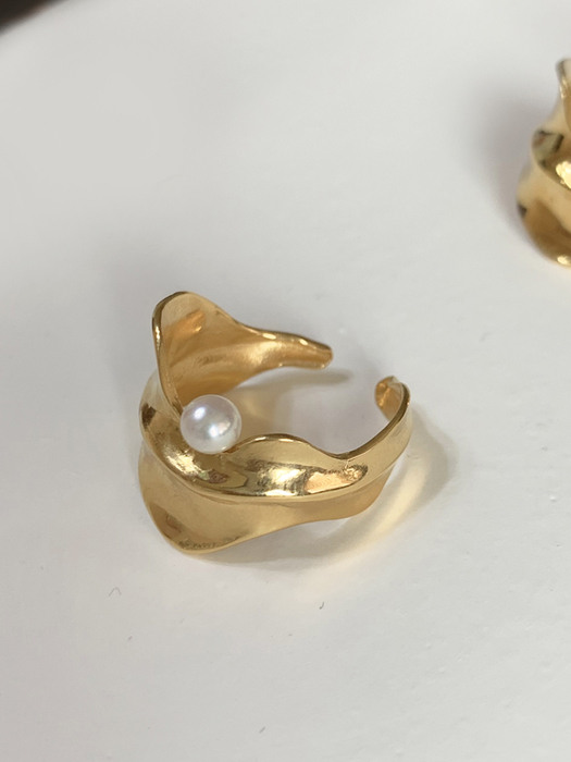 Floating Pearl Ring (gold)