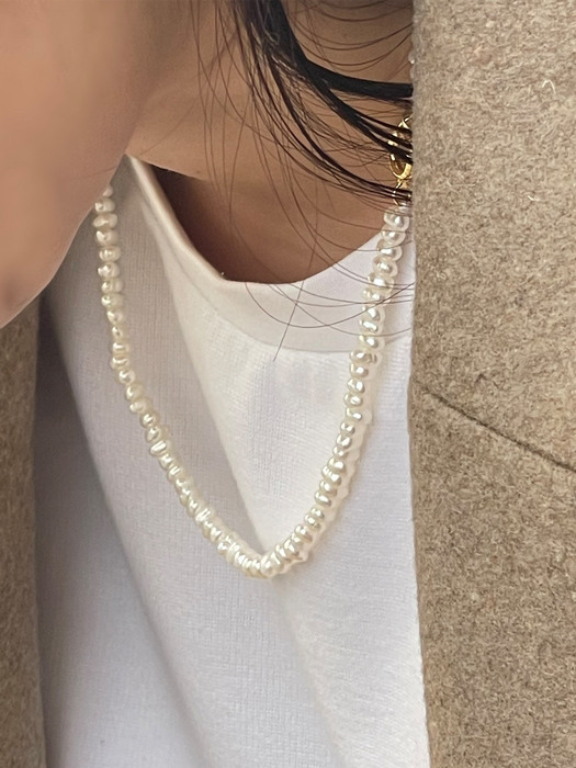 Flow Pearl Necklace