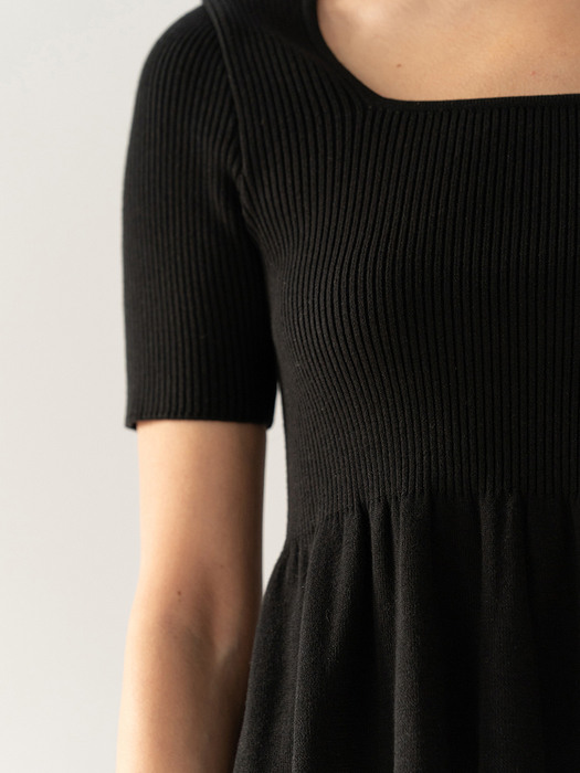 SS22 Ruffle Knitted Top Black