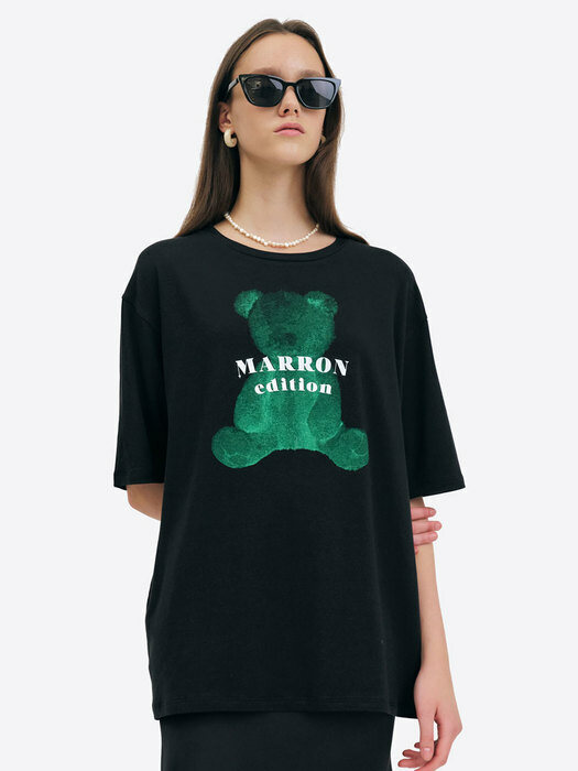 22 Summer_ Black Hug Bear T-Shirt