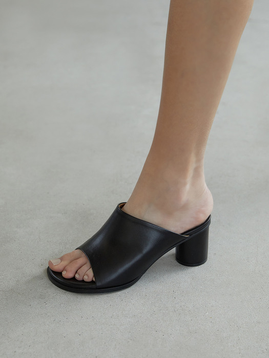 ROOMY SANDAL- PLAIN [C3S15BK]