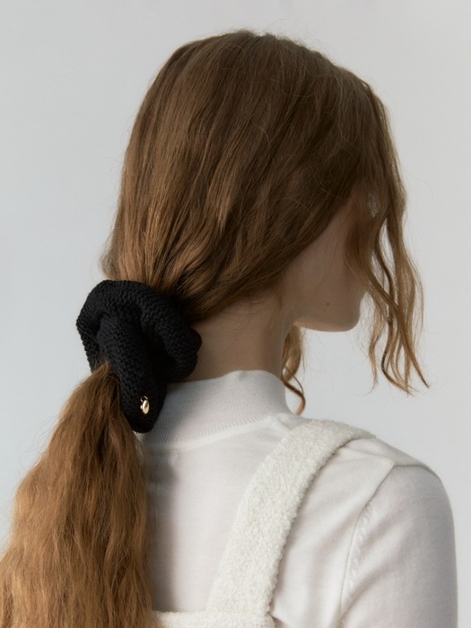 knit scrunchie - black