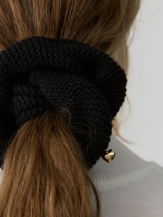 knit scrunchie - black