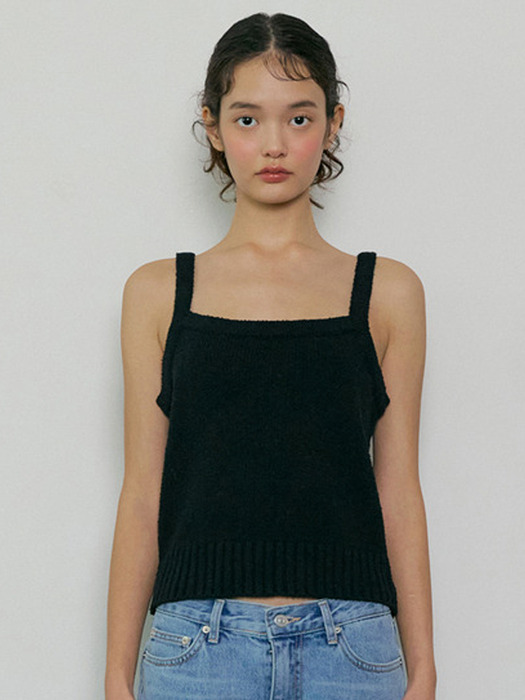 185 fluffy sleeveless knit (black)