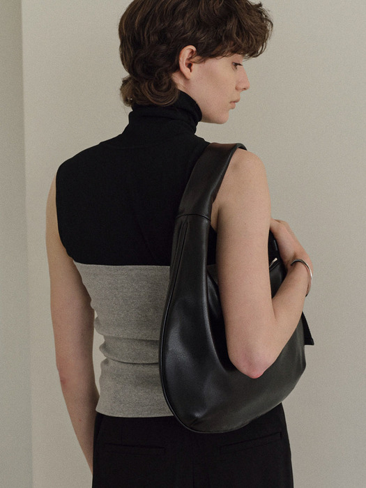 [단독]UNBALANCE HOBO BAG_black