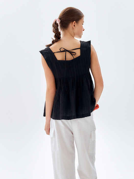 Square neck Sleeveless Top