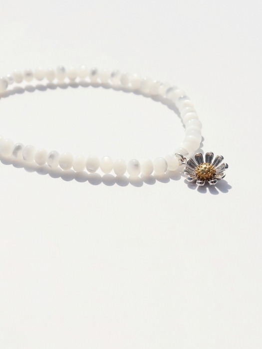 Combi daisy charm mother of pearl beads Bracelet 자개 비즈 골드 실버925 참 데이지 팔찌