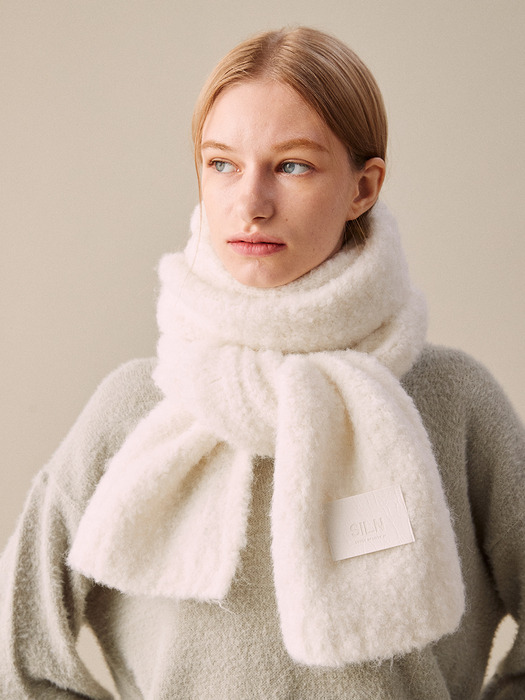 Long cloud boucle knit muffler (IVORY)