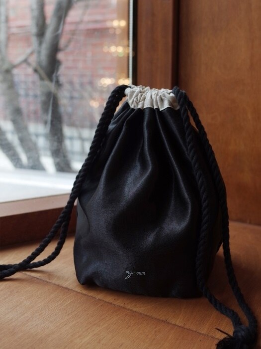 glossy pouch bag _ black