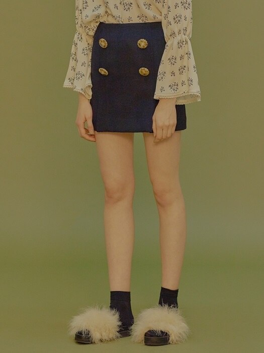 button mini skirt