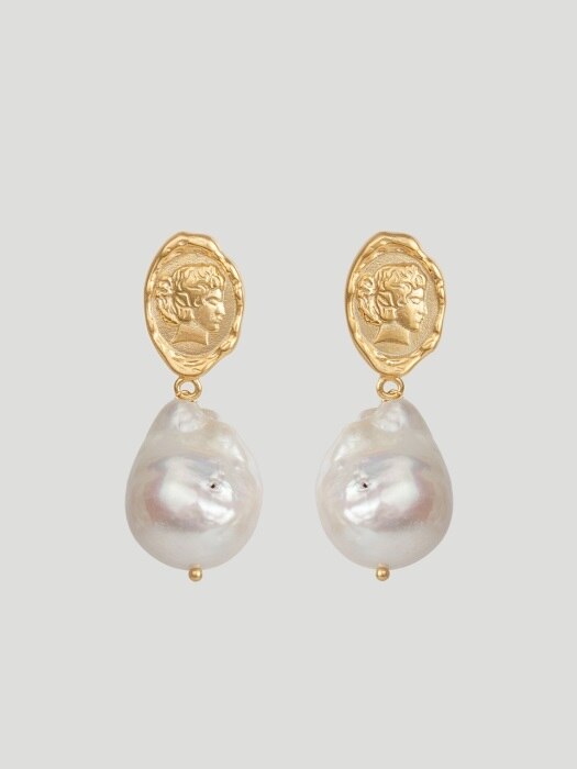 GORGEOUS PEARL POINT EARRING