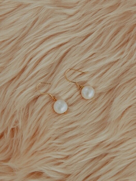 Simple Fresh Water Pearl Earring