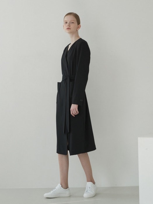 Robe one-piece coat [BK]