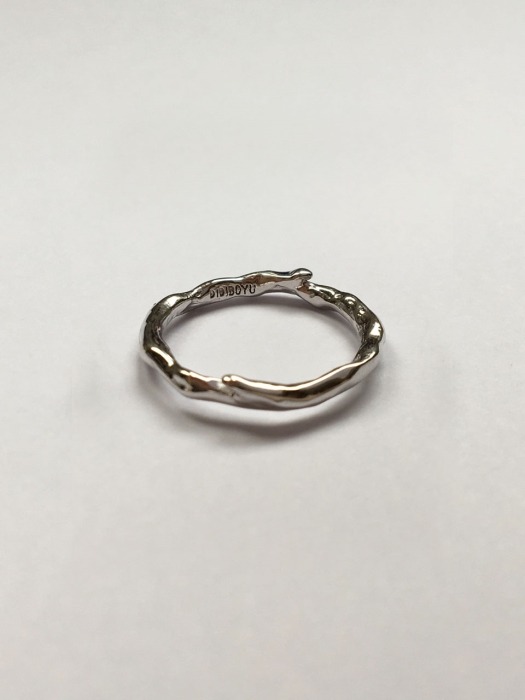 Roes Branch Ring (white)