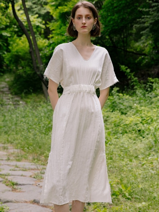 comos`212 v-neck slit dress (white)