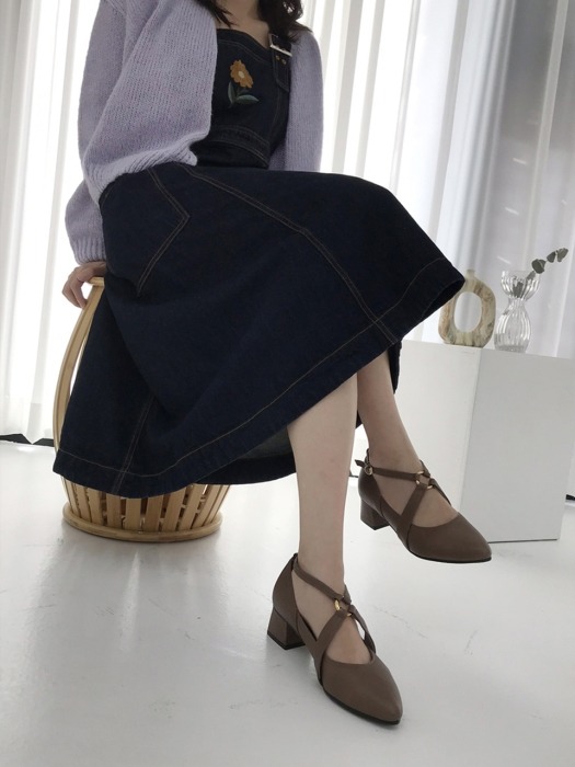 Ring Strap Shoes (Brown)