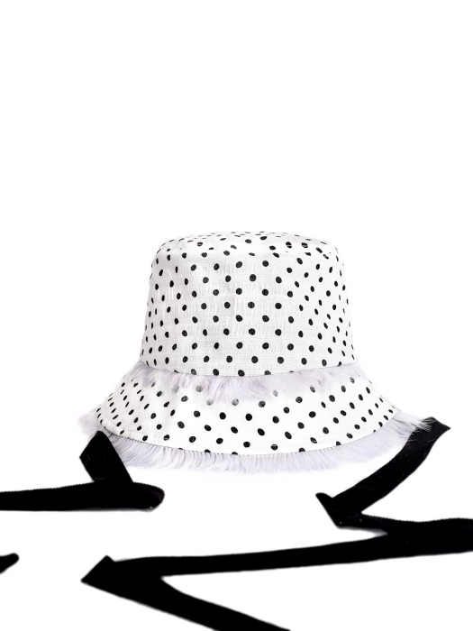 Fur hat (white)