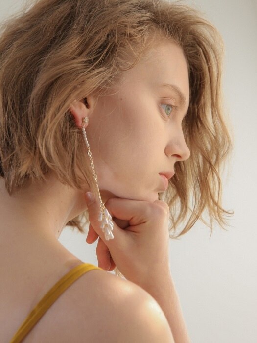 A-D type pearl earring 