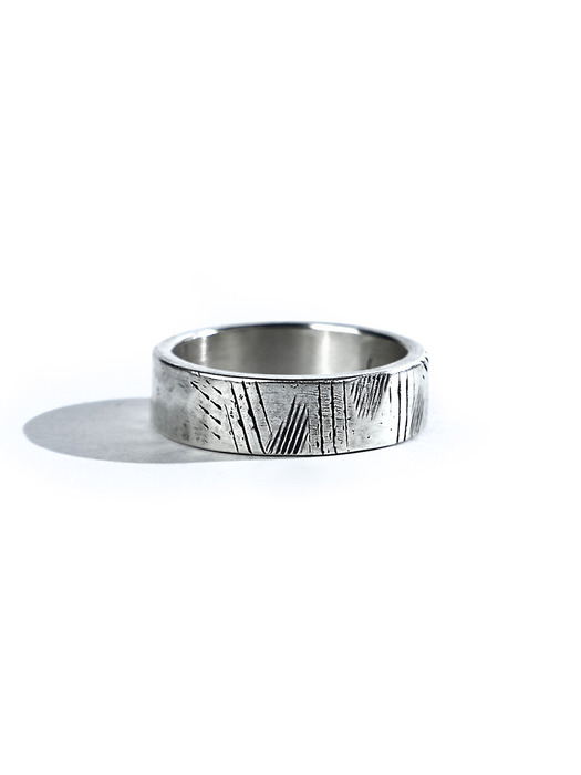 SEWN SWEN SILVER SCRATCH X HAMMER HALF RING