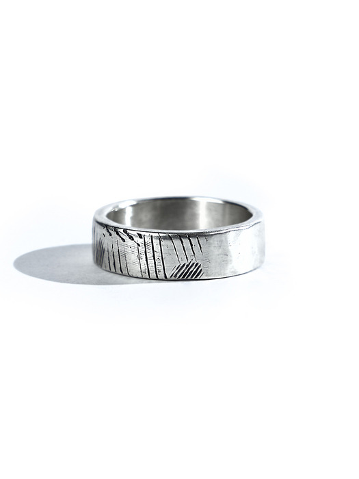 SEWN SWEN SILVER SCRATCH X HAMMER HALF RING