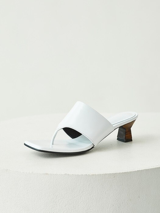 BKS2006 AKI SANDAL WHITE