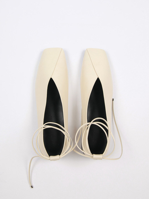 Emma Flat Leather Cream Beige