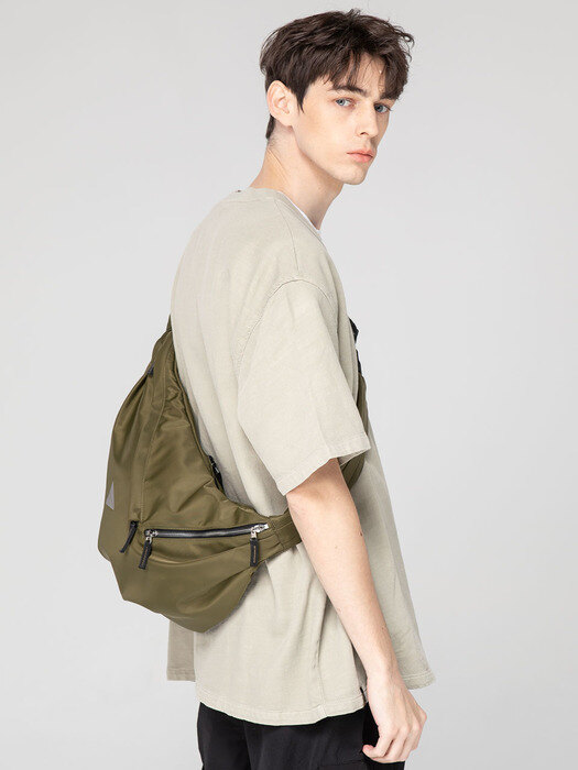 SNUG BODY BAG_KHAKI