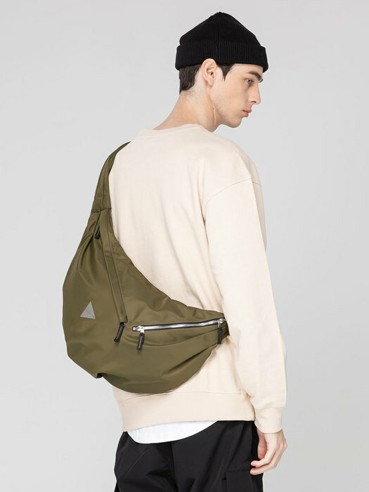 SNUG BODY BAG_KHAKI