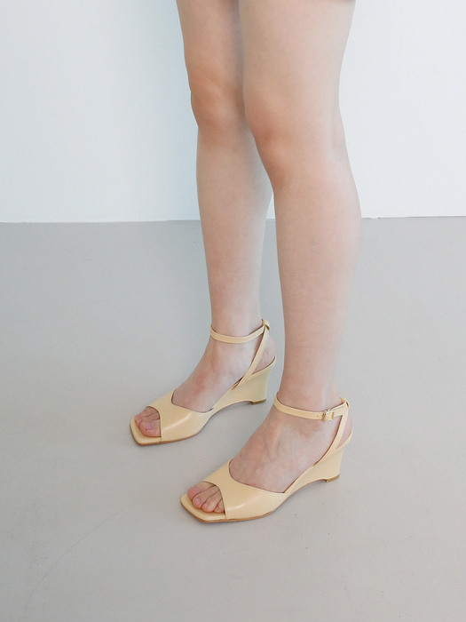 NO. Chloe Modern Wedge Sandal _ VANILLA CREAM