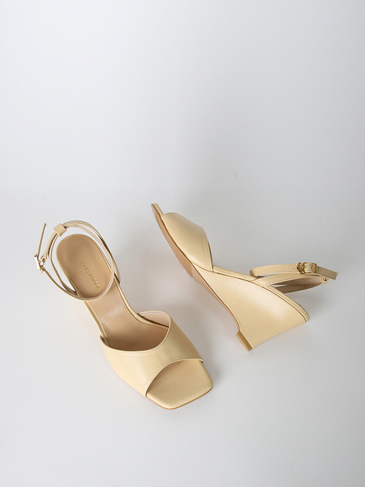 NO. Chloe Modern Wedge Sandal _ VANILLA CREAM