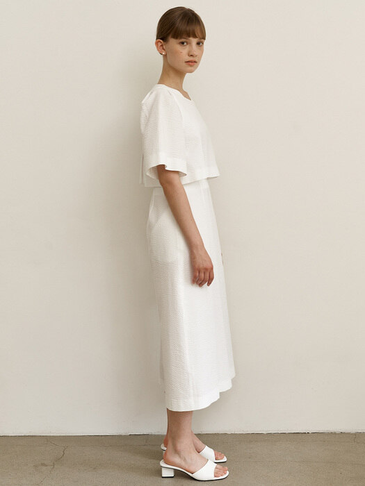 Back Point Dress-white