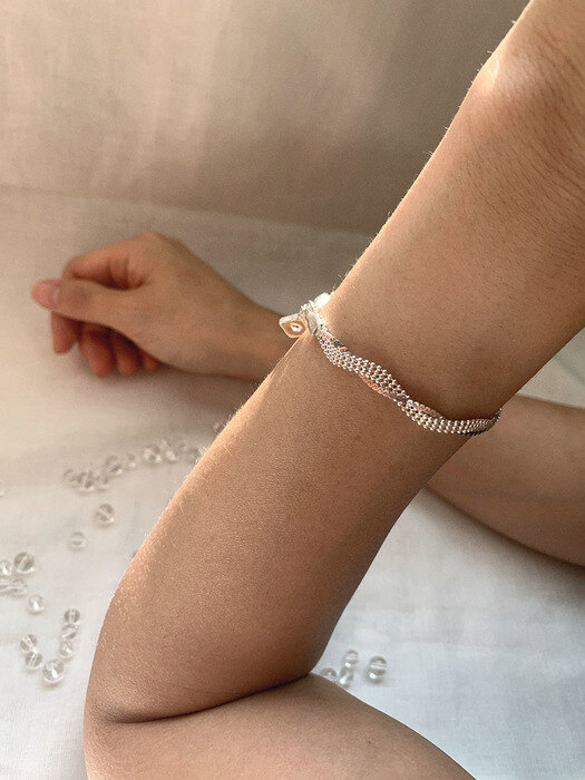 Twisted silver chain bracelet