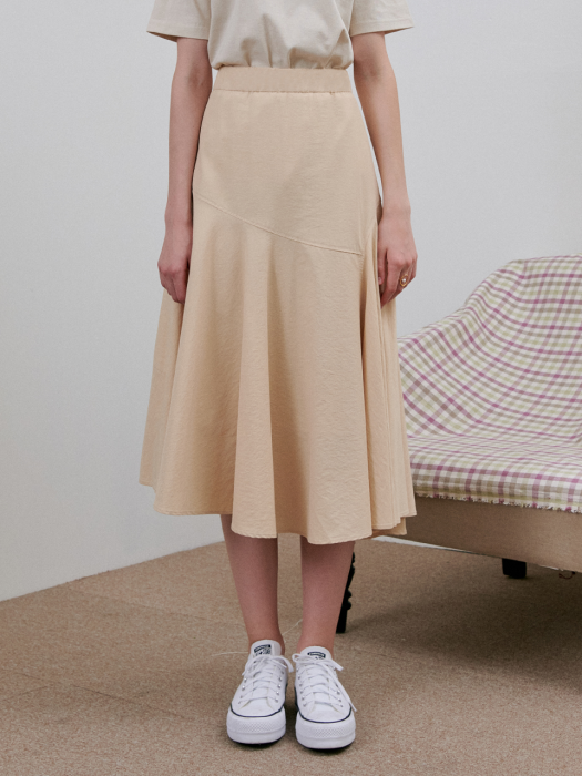 SLIT FLARE SKIRT / LIGHT YELLOW