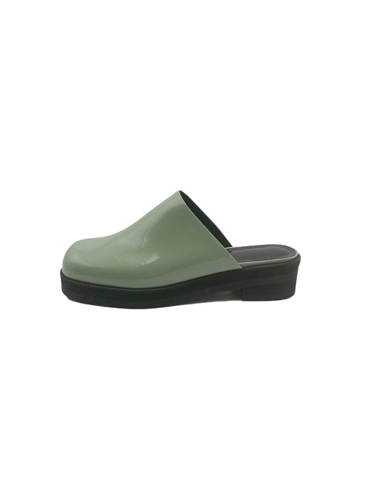  Polished Round Toe Clog / Glossy Green