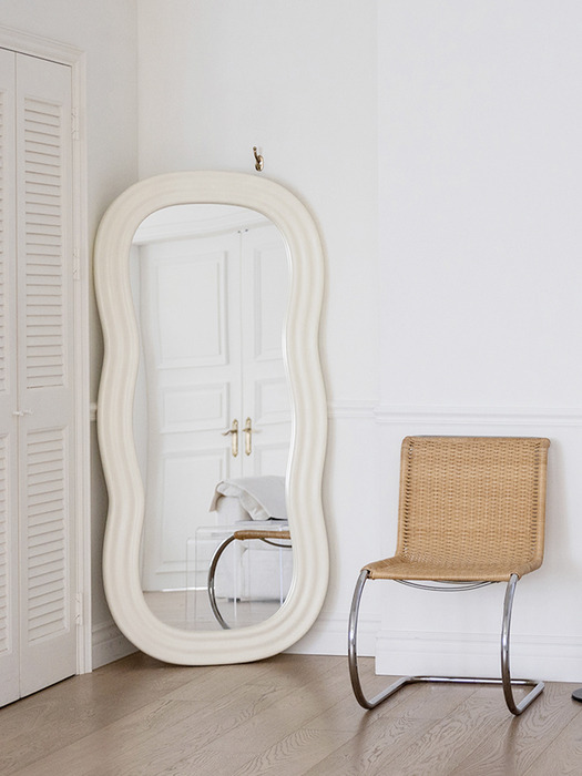 웨이브 디자인 전신 거울 샌드베이지(M) 디자인 오브제 인테리어 전신 거치형 벽거울 카페 병원 대형 미러 신혼 집꾸미기 소품 포토존