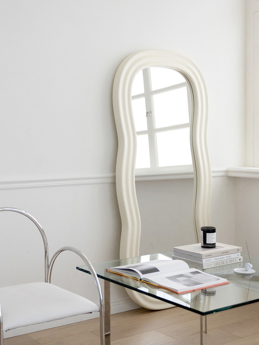 웨이브 디자인 전신 거울 샌드베이지(M) 디자인 오브제 인테리어 전신 거치형 벽거울 카페 병원 대형 미러 신혼 집꾸미기 소품 포토존