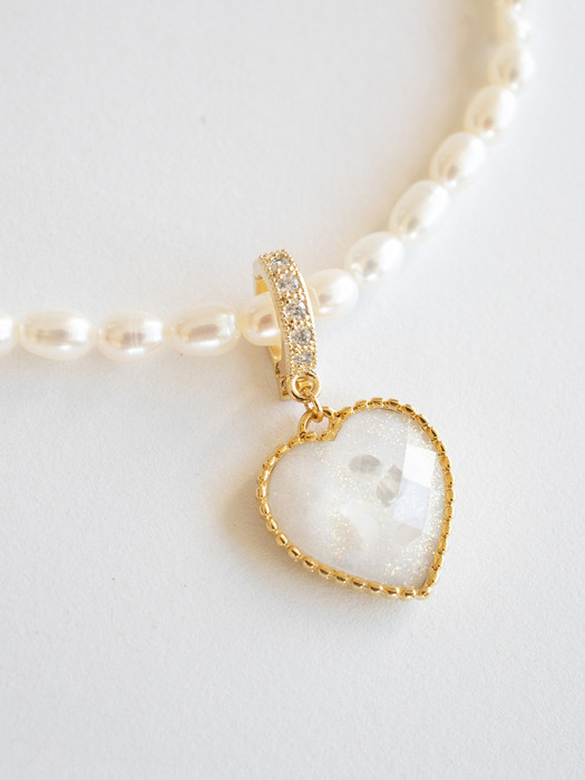 Pearly heart pendant (White)