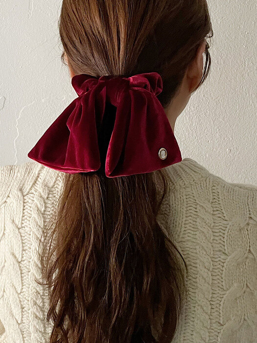 [단독] Vintage Mood Cameo Velvet Ruffle Scrunchie[Red]