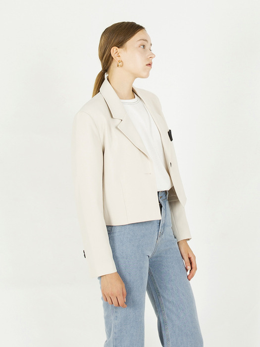 Cropped tailored jacket [White]
