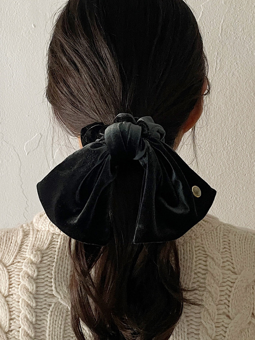 Vintage Mood Cameo Velvet Ruffle Scrunchie [Deep Green]