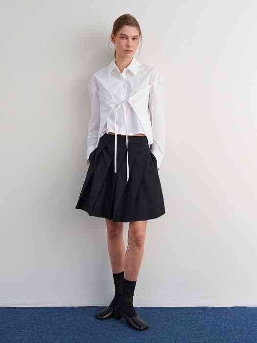 UNBALANCED PLEATS SKIRT / BLACK