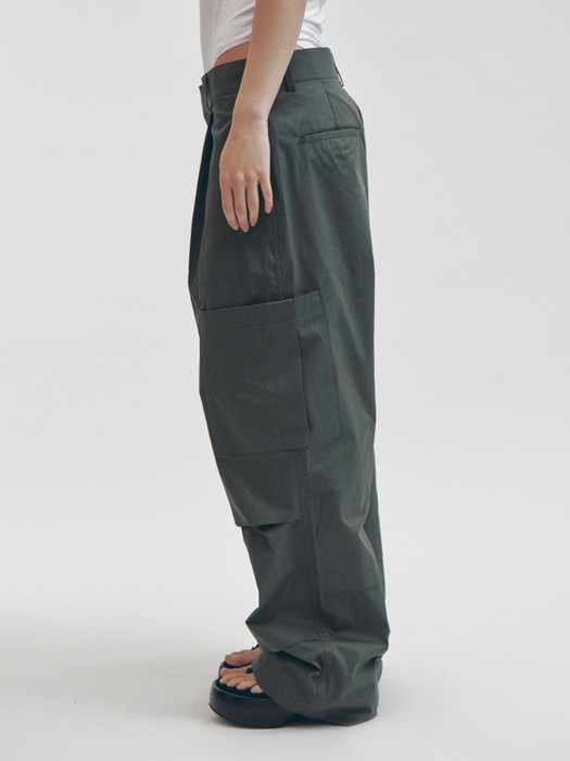 SUMMER PARACHUTE WIDE CARGO PANTS (DARK KHAKI)