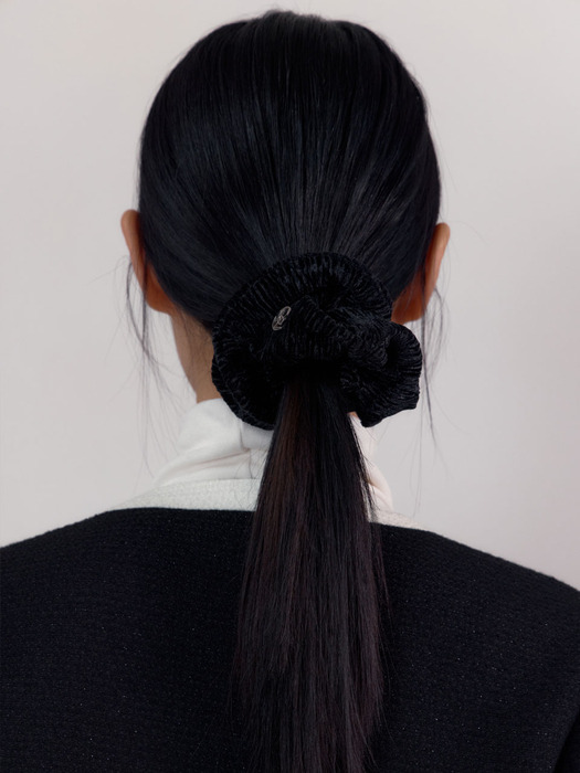 Wrinkle Velvet Scrunchie (Black)