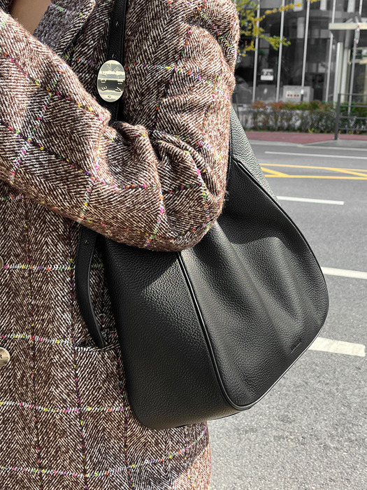 [단독][스태프PICK][3차 리오더] Plaque Hobo Bag Shrunken Black 플라크 호보백 슈렁큰 블랙