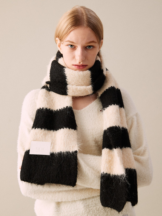 Long fluffy striped knit muffler (BLACK STRIPE)